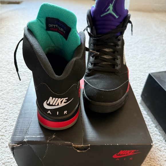 Jordon Retro 5 Black/Fire Red- Grape ice - Picture 2 of 4